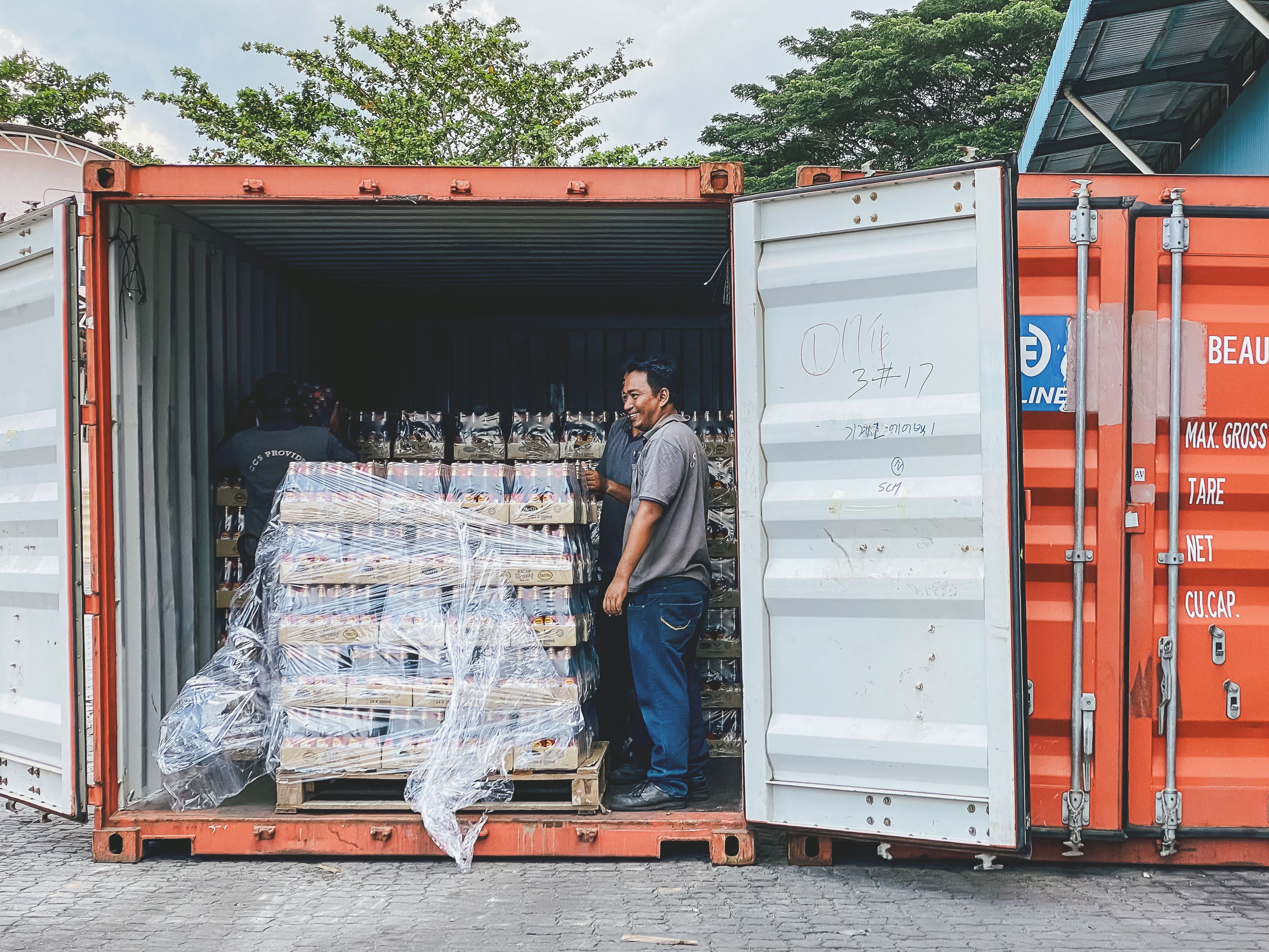 Be- und Entladen von Containern